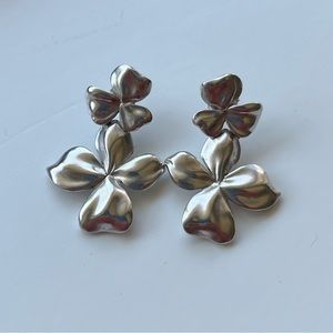 Mejuri Petal Drop Earrings Silver
